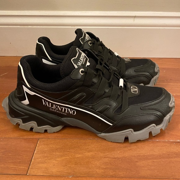 Authentic Valentino Sneakers - Picture 4 of 6